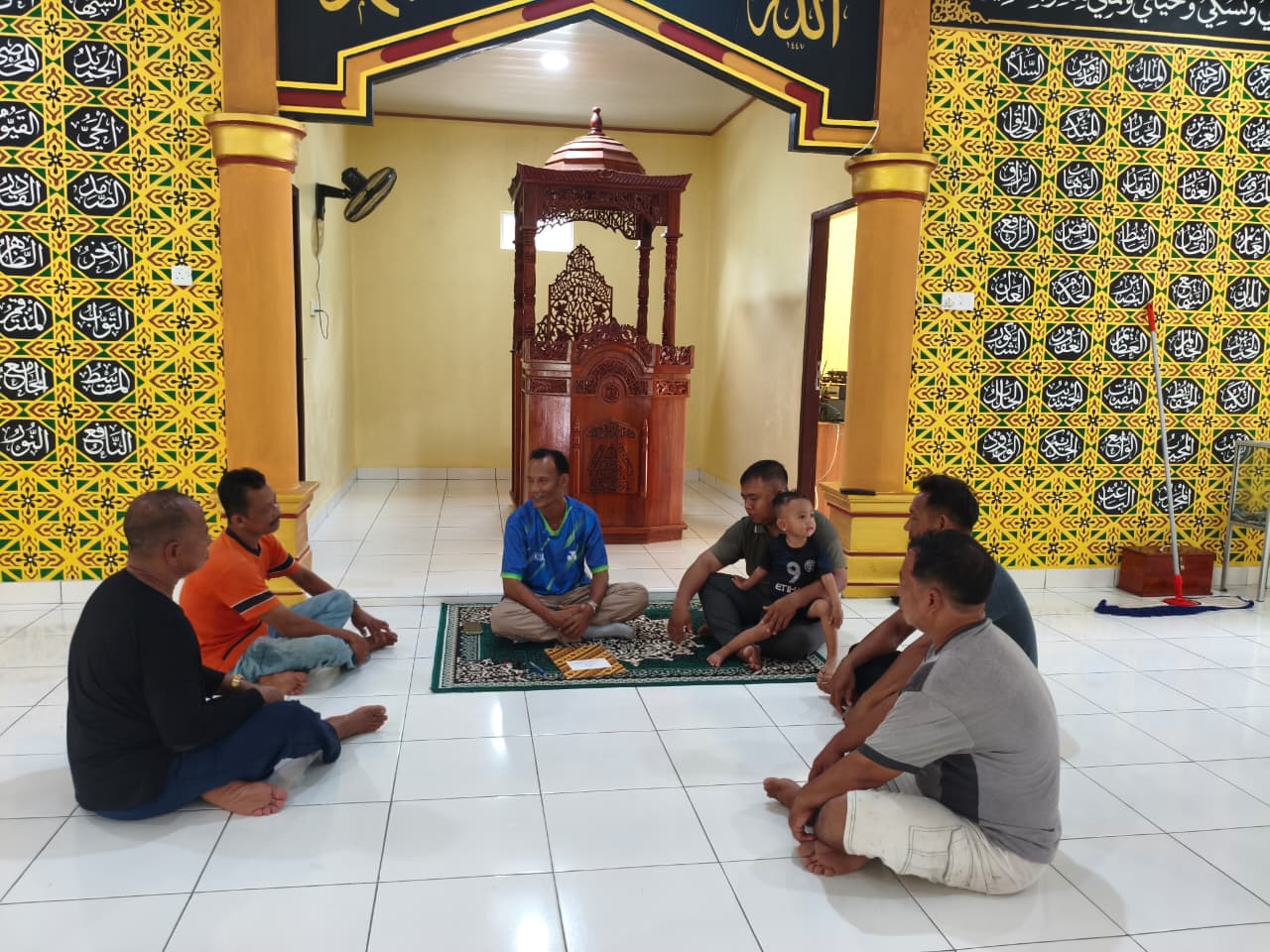 KUA Bunguran Timur Serahkan Akta Ikrar Wakaf untuk Surau Al Basyir Air Kicur